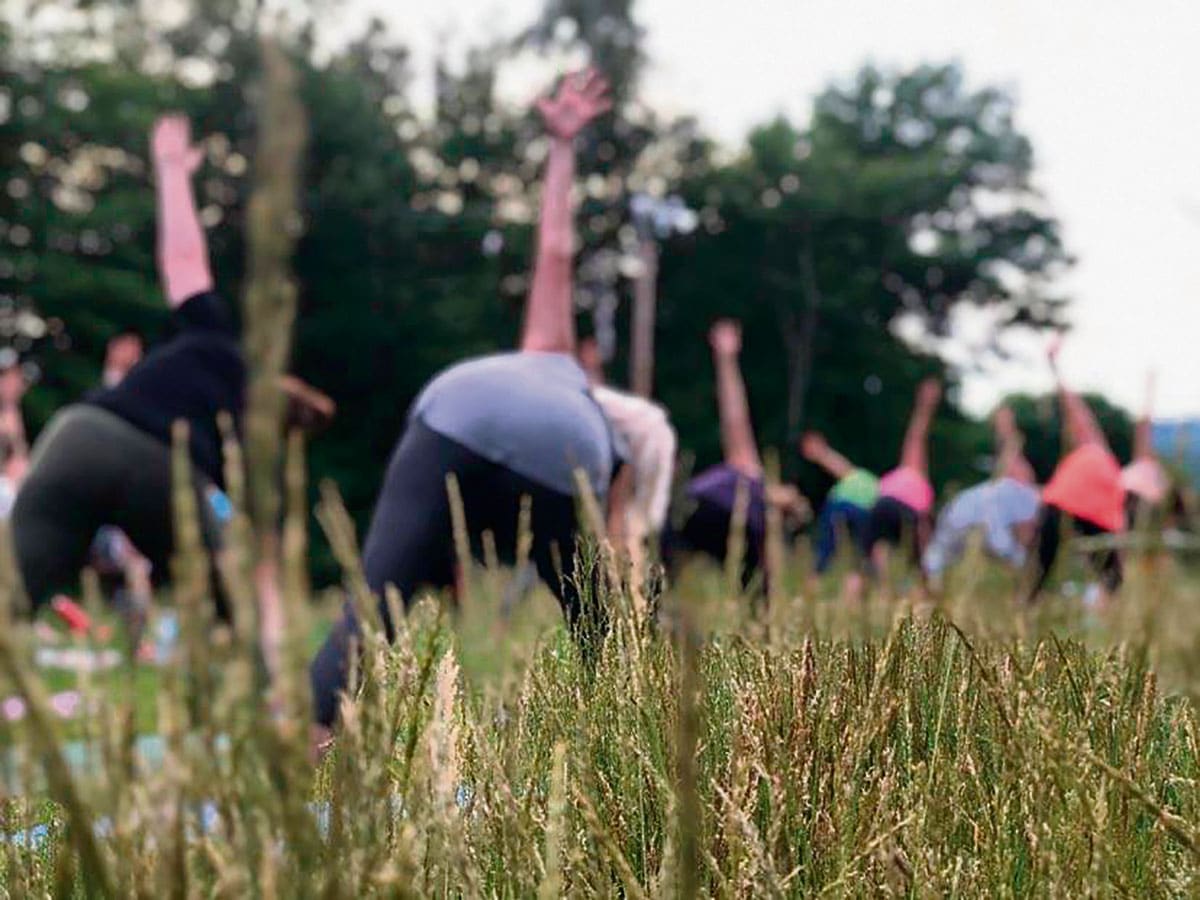 Cours de yoga et randonnée sur le Sommet Saint-Sauveur