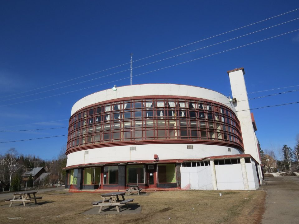 L’ancien Centre culturel de Sainte-Marguerite-du-lac Masson avant sa démolition.