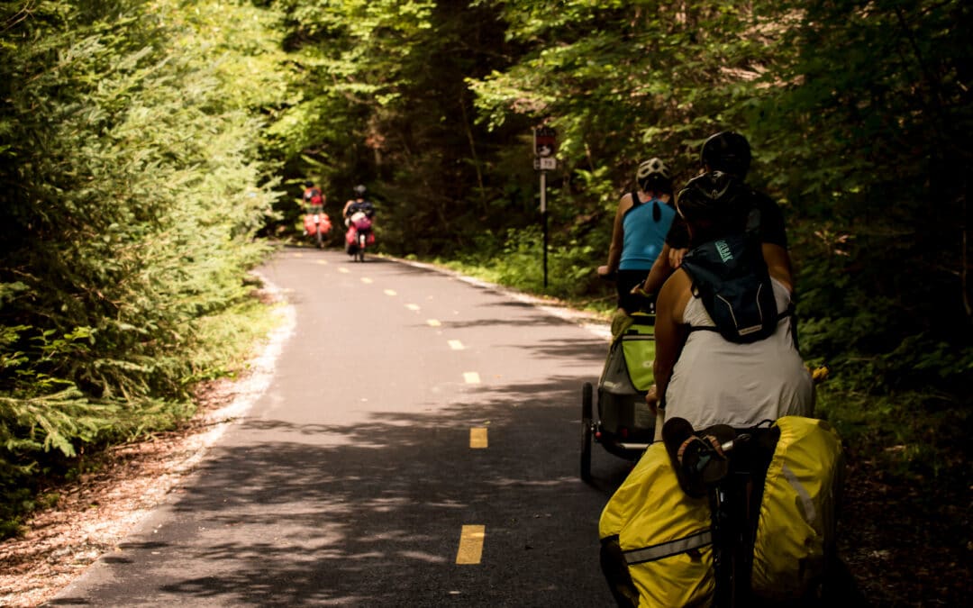 Cyclotourisme: Voyager lentement et écologiquement