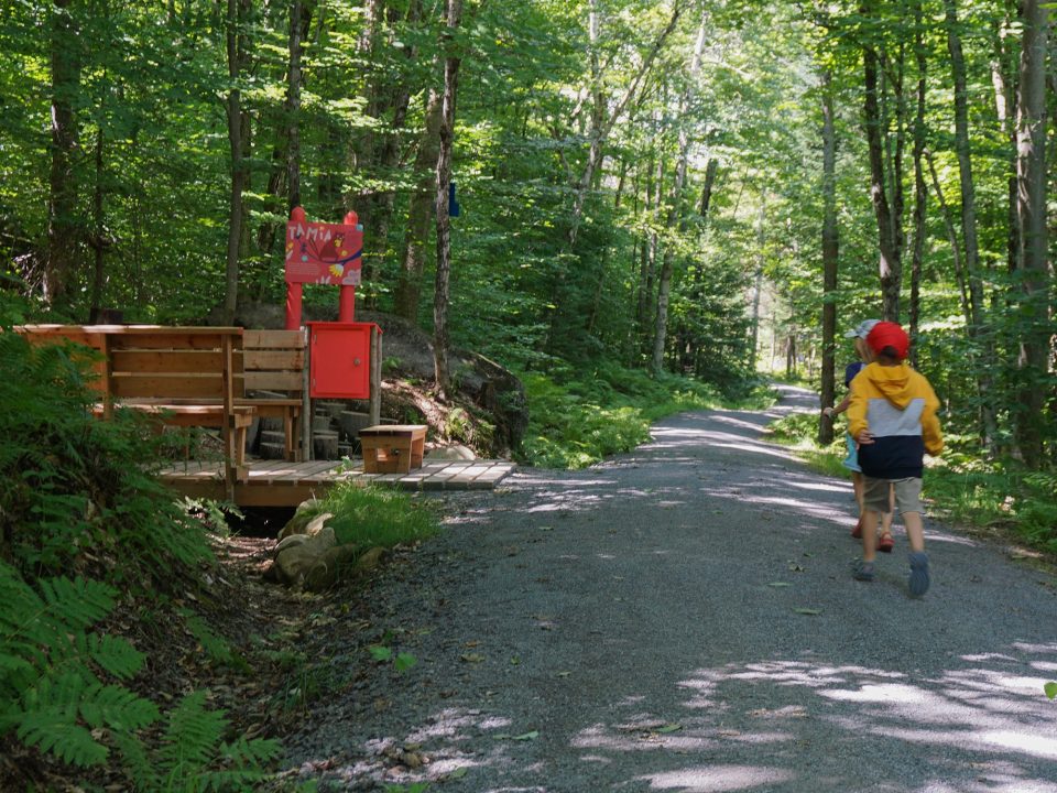 Le sentier de 1,5 km au Parc régional Val-David – Val-Morin.