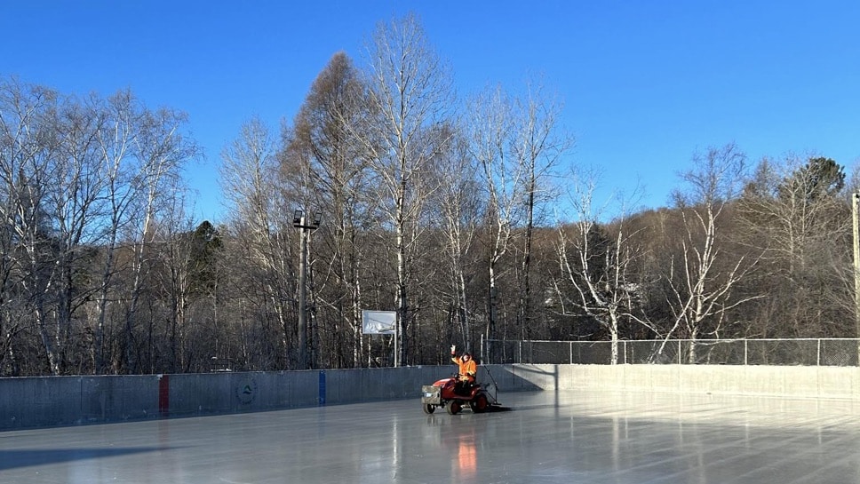 Une Zamboni pour la patinoire de SainteAnnedesLacs Journal Accès
