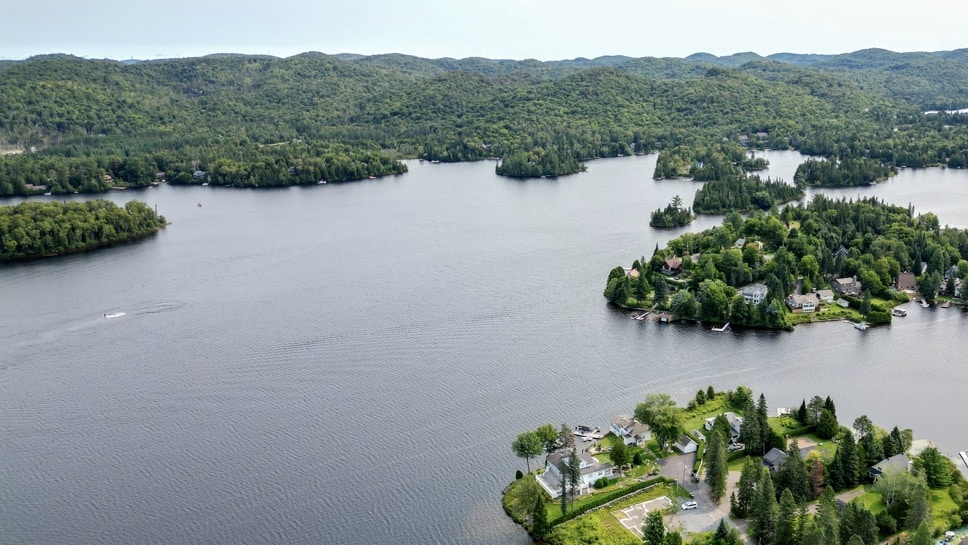 SaintAdolphed'Howard veut interdire les bateaux de wakesurf Journal